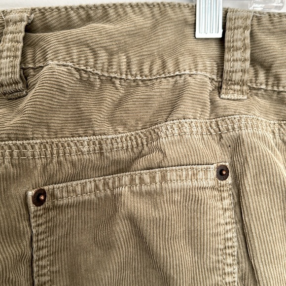 J Crew Favorite Fit Corduroy Cargo Pants in Soft Olive Green - Size 10P - Picture 6 of 6
